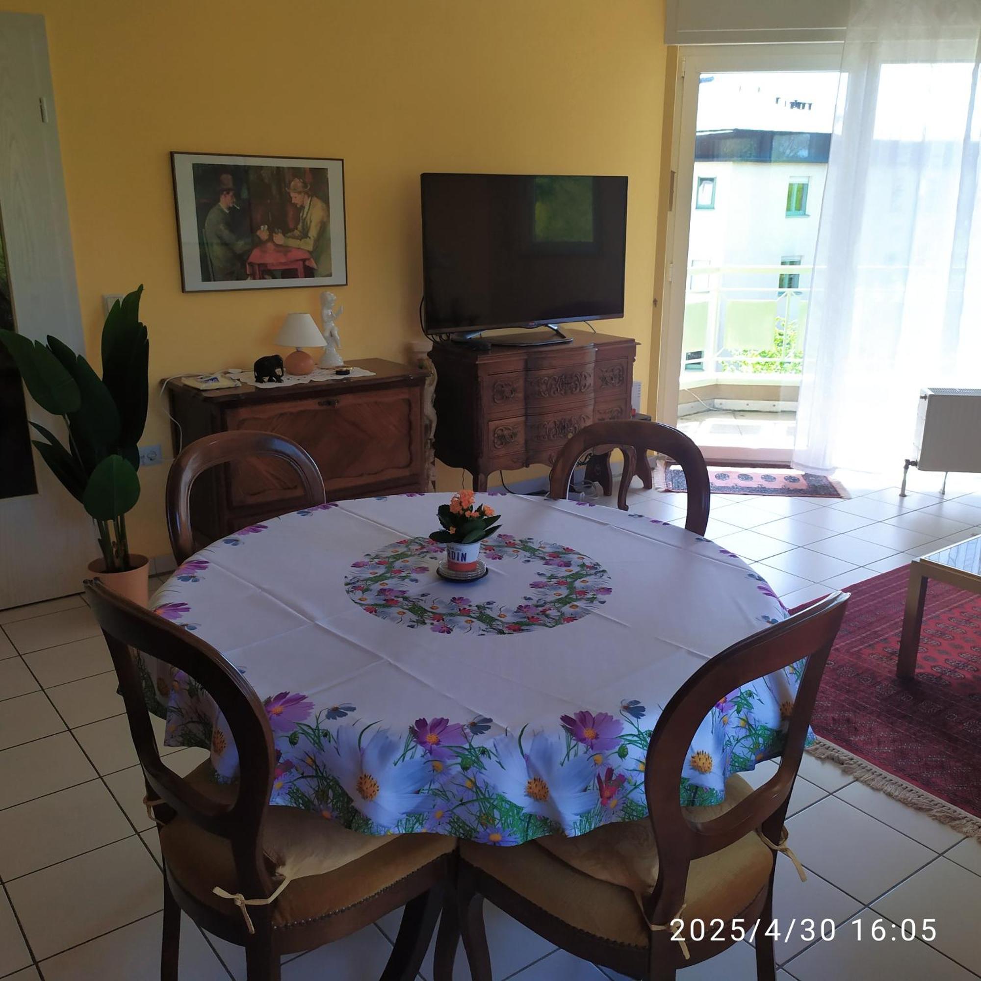 Apartment Quiet Peaceful 2br With Parking In Kirchberg